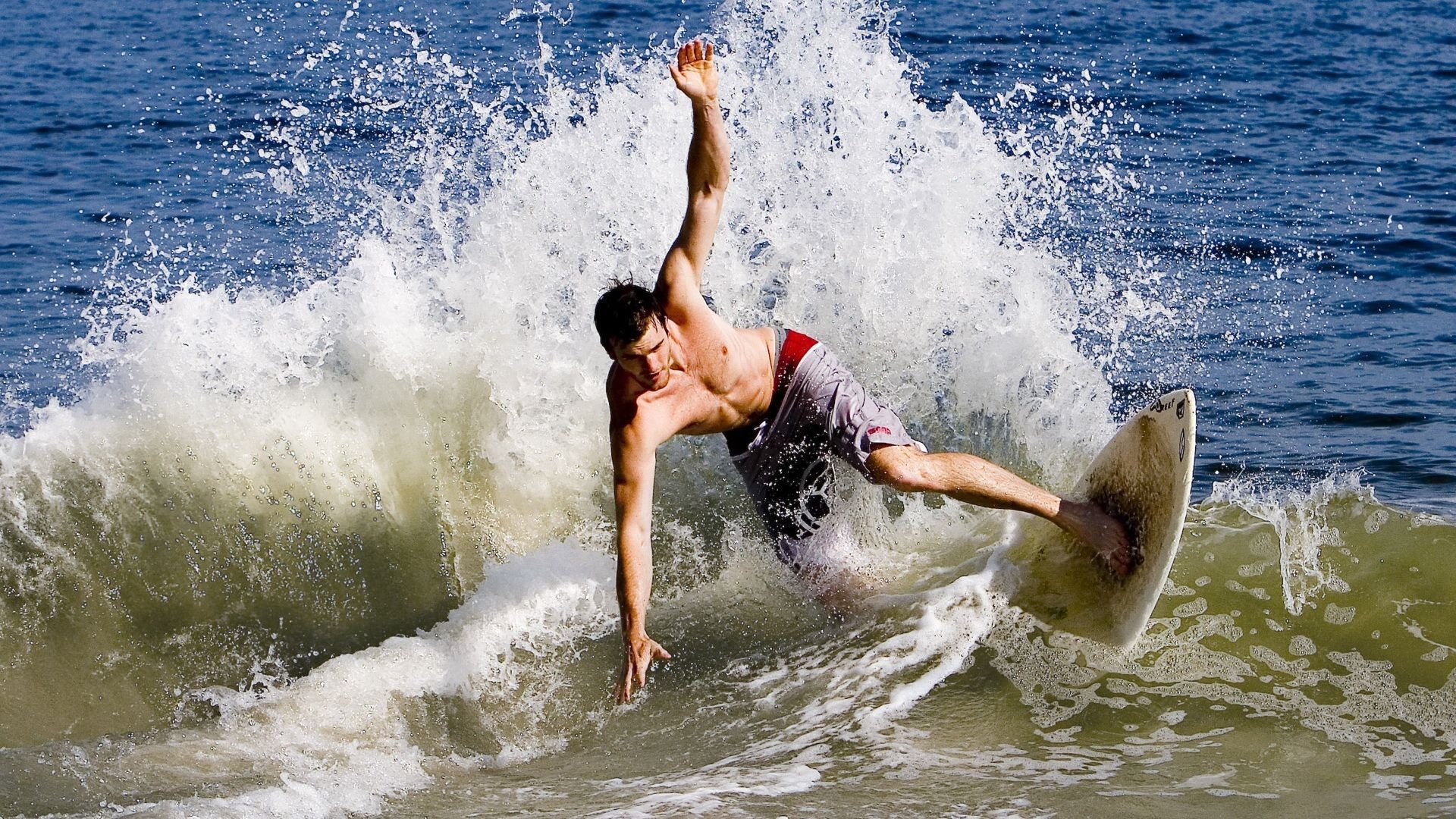 开云体育登录-当安第斯雄鹰掠过地中海，秘鲁2-0稳稳拿下摩洛哥，库尔图瓦一战封神